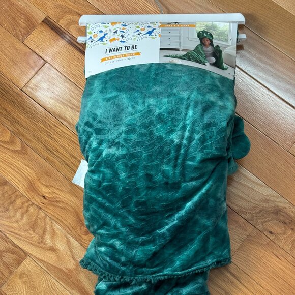 "I Want To Be" Hooded Throw Blanket - Picture 6 of 6